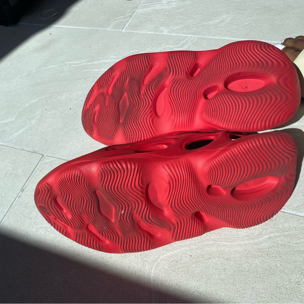 Yeezy - Picture 3 of 4